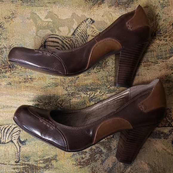 Two Lips - Picture 3 of 5